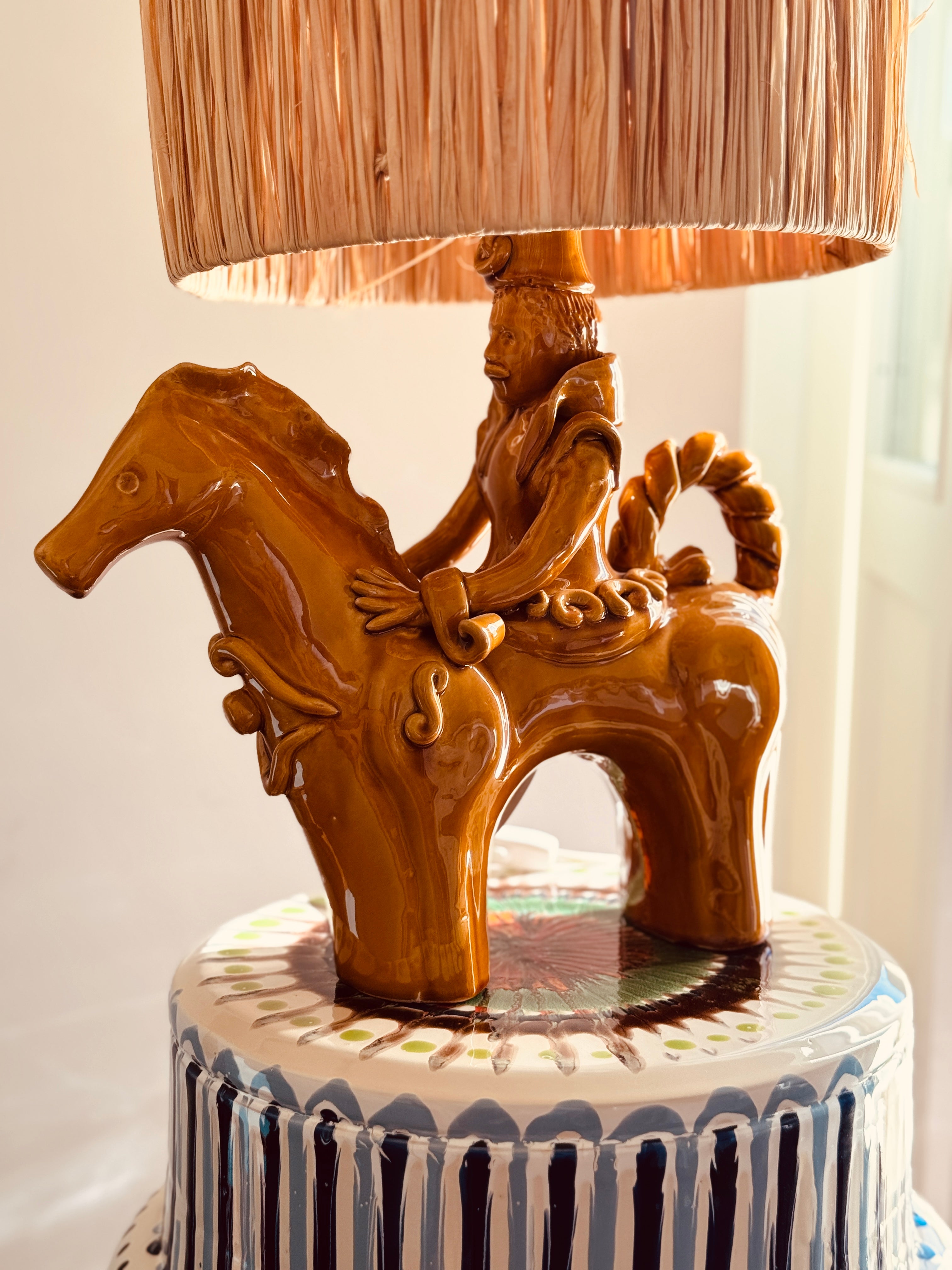 Lampada "Elegant handcrafted ceramic lamp - Cavaliere tradizionale a Cavallo"